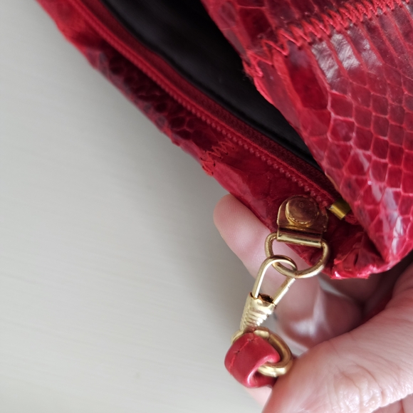Red Snakeskin Pattern Convertable Clutch - Picture 7 of 9